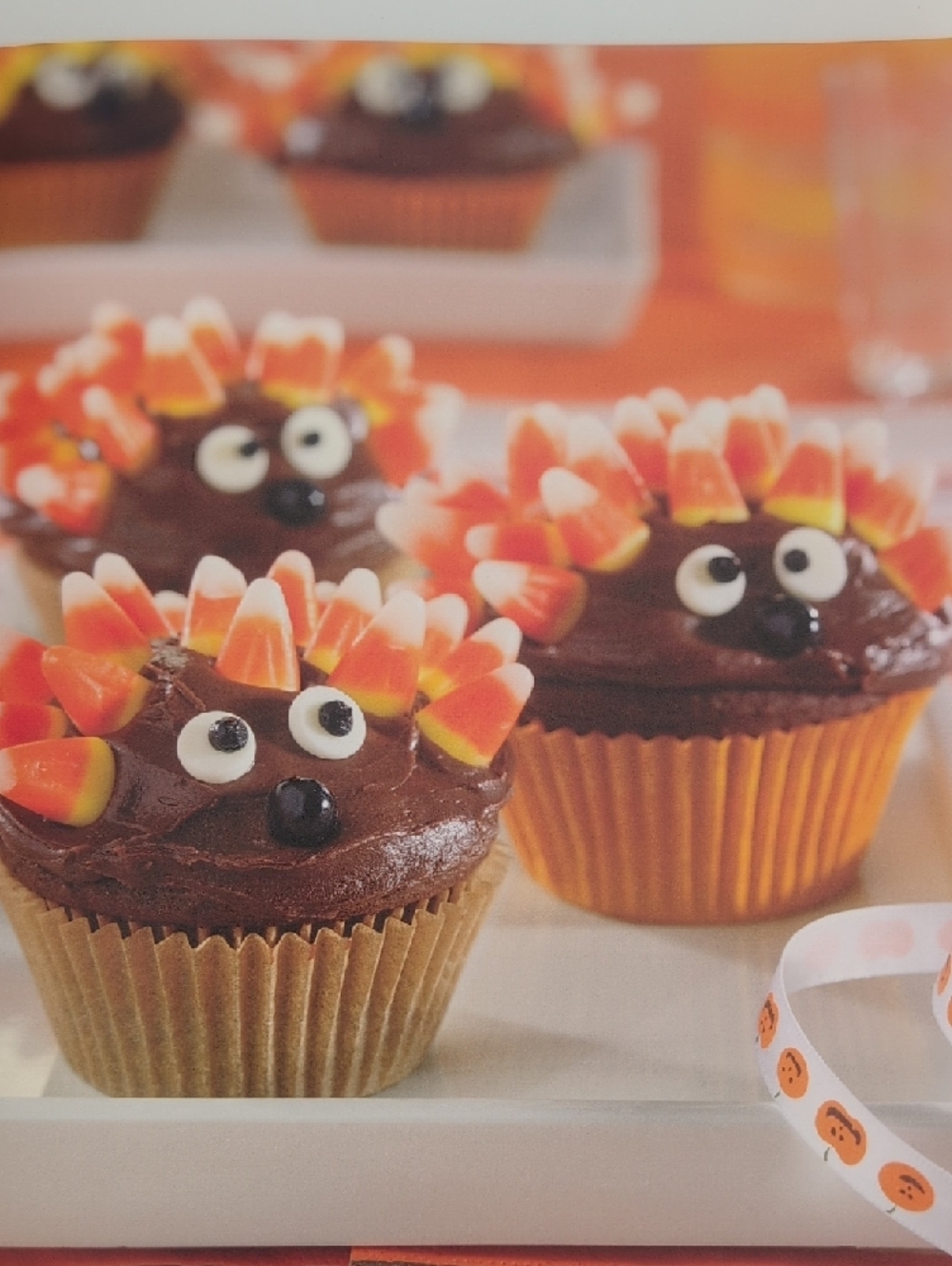 The Cupcake Bible Cookbook 150 Recipes NEW - Picture 5 of 12